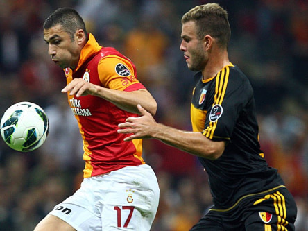 R&#252;ckkehr nach Deutschland: Berkay Dabanli (li. Burak Yilmaz von Galatasaray) spielt beim Club vor.