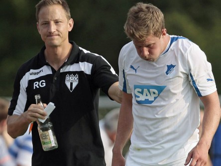 Trost vom Oberliga-Trainer der Freiberger: Hoffenheims Schipplock und Ramon Germann.