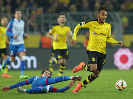 Hoffenheims Rudy foult Aubameyang - und fliegt vom Platz.