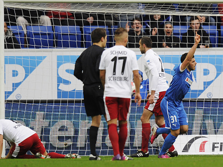 Volland (re.) bejubelt ein Tor