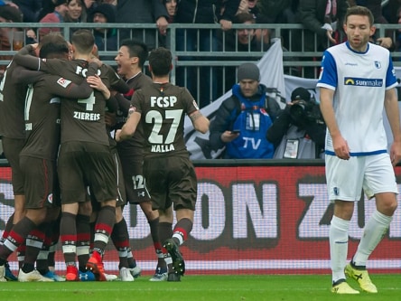 St. Pauli bejubelt einen Treffer gegen Magdeburg