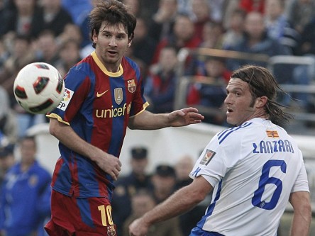 Lionel Messi, FC Barcelona, gegen Maurizio Lanzaro, Real Saragossa