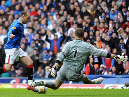 Kris Boyd (Rangers) gegen Artur Boruc (Celtic)