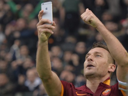 Ein Moment f&#252;r die Ewigkeit? Francesco Totti beim Selfie.