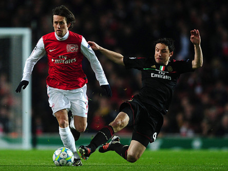 Arsenals Rosicky gegen van Bommel (re.).