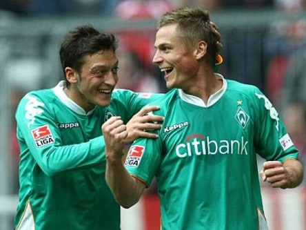 Zwei der drei Bremer im Dream Team des 5. Spieltags: Mesut &#214;zil und Markus Rosenberg.