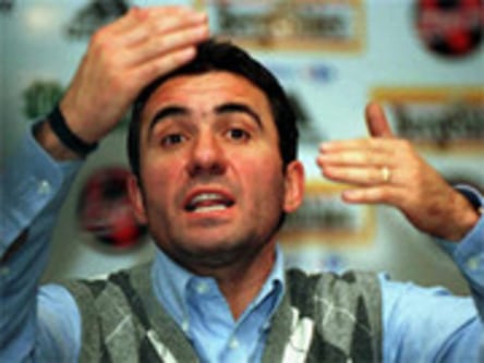 Dritte Trainerstation: Gheorghe Hagi coacht Galatasaray Istanbul. 