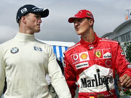 Familienfest: Michael Schumacher holt sich den Japan-Grand-Prix vor Ralf. 