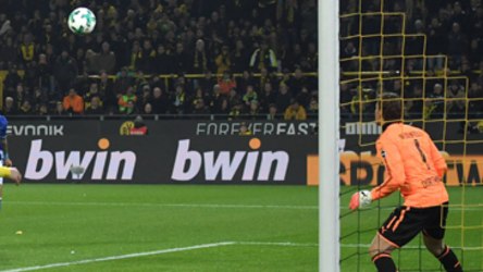 Ein Tor für die Ewigkeit: Naldo erzielt im Revierderby das 4:4 in der Nachspielzeit.