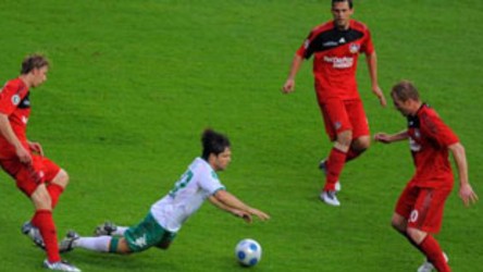 Diego gegen drei Leverkusener