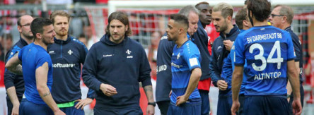 Hängende Köpfe bei Torsten Frings & Co.: Darmstadt muss runter.