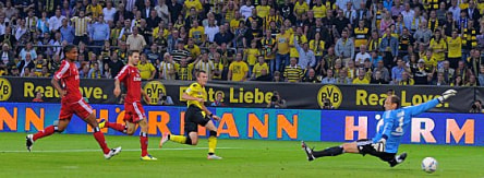Das 1:0 für den BVB. Drobny ist geschlagen, Mancienne und Diekmeier schauen nur zu und Großkreutz darf gleich jubeln.