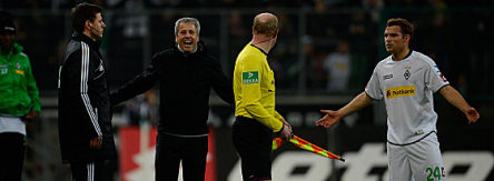 Favre (2.v.li.) und Jantschke im Dialog mit Assistent Salver (2.v.re).