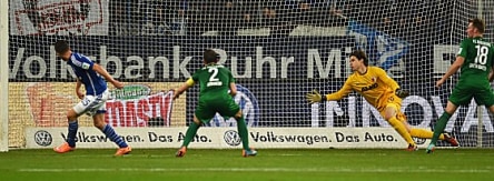 Tor des Abends: Klaas Jan Huntelaar trifft zum 1:0.