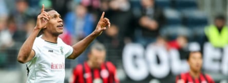 Schickte nach seinem 1:2-Anschlusstreffer Grüße nach oben: 96-Verteidiger Marcelo.