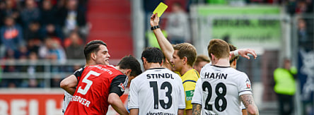 Granit Xhaka (l.)
