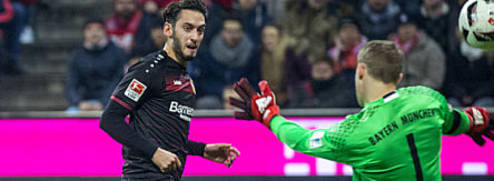 Hakan Calhanoglu gegen Manuel Neuer