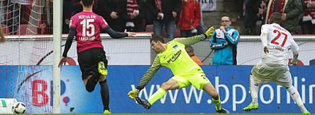 Sebastian Langkamp, Rune Jarstein, Anthony Modeste (v.li.)