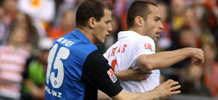 Kuqi (li.) und Freiburgs Krmas im Duell