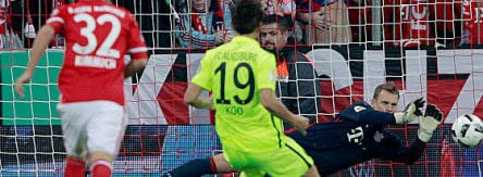Ja-Cheol Koo (M.), Manuel Neuer (r.)