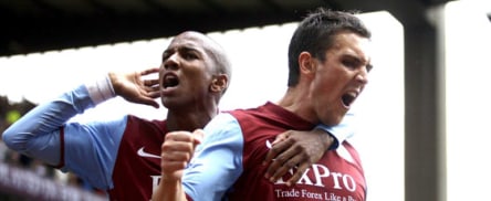 Ashley Young und Stewart Downing