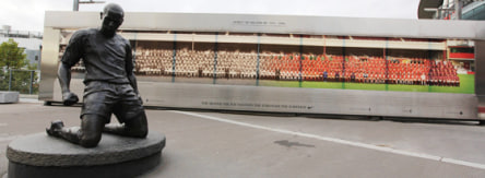 Der FC Arsenal ehrt Thierry Henry sogar mit einer Statue vor dem Stadion.