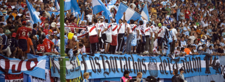 Die "Borrachos del Tablon" bei einem Spiel im Jahr 2006.