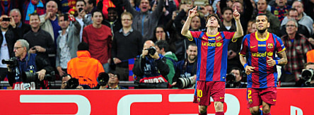 Messi (li.) bejubelt sein zwölftes Saisontor