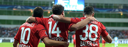 Hakan Calhanoglu, Admir Mehmedi, Karim Bellarabi (v.li.)