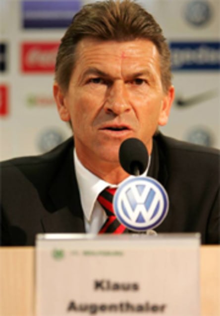 Beim nächsten Fußball-Konzern beschäftigt: Klaus Augenthaler, zuletzt Leverkusens Coach, übernimmt die "Wölfe".
