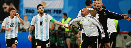 Lionel Messi und Trainer Jorge Samapoli