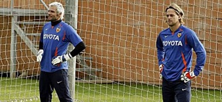 Fußball: Santiago Canizares und Timo Hildebrand