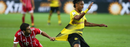 Javi Martinez hält Pierre-Emerick Aubameyang