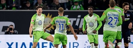 Außer Rand und Band: Wölfe nach dem 2:1 von Mario Gomez (l.).