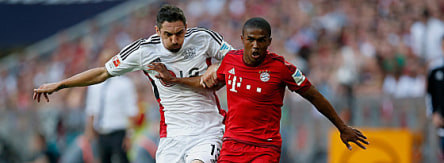 Eindeutige Geschichte: Douglas Costa kocht Roberto Hilbert ab.