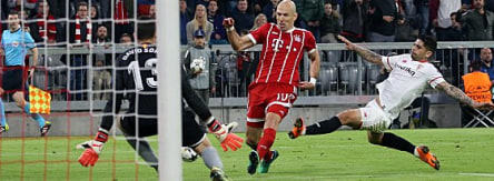 Arjen Robben (Mi.)