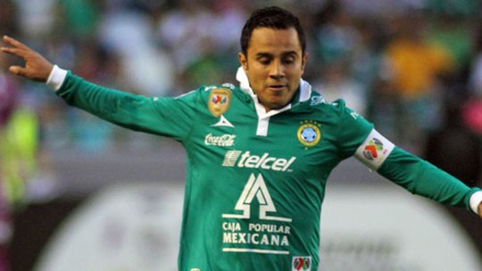 Bittere Verletzung gegen Ecuador: Mexikos Luis Montes.