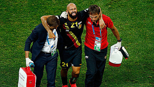 Bitterer Moment: Anthony Vanden Borre muss mit Schmerzen vom Platz.