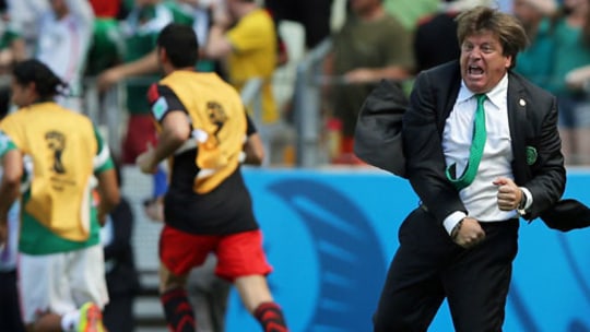 Tickende Zeitbombe: Mexiko-Coach Miguel Herrera hadert mit einer Schiedsrichterentscheidung.