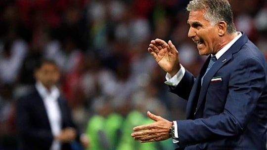 Aufstehen, Brust raus - und Portugal schlagen: Irans Trainer Carlos Queiroz hat viel Positives beim 0:1 gegen Spanien gesehen.