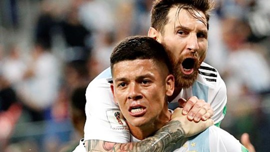 Haben das vorzeitige wie peinliche WM-Aus Argentiniens gerade noch abgewendet: Held Marcos Rojo und Kapitän Lionel Messi.