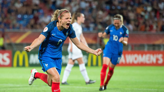Sichtliche Erlösung in der 86. Minute: Frankreichs Eugenie le Sommer bejubelt ihr goldenes Tor.
