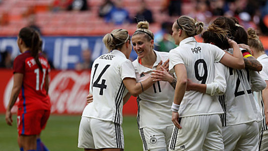 Das einzige Tor, das die DFB-Frauen beim SheBelieves Cup in den USA erzielten, fiel dank Angreiferin Anja Mittag (2.v.l.).