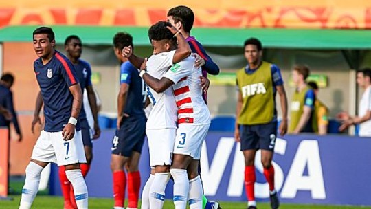 Glückliche US-Boys: Gegen Mitfavorit Frankreich gelang ein 3:2-Erfolg.