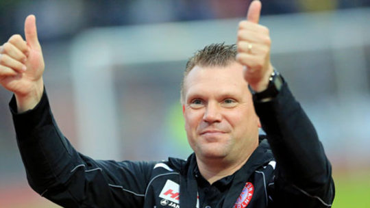 Kann beruhigt Weihnachten feiern: Kölns Cheftrainer Uwe Koschinat.