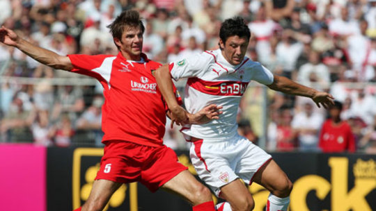 Von 2005-2010 bereits im rot-weißen Trikot: Fabian Aupperle (li.) kehrt nach Großaspach zurück.