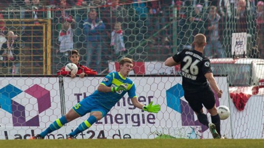 Erzielte in Erfurt sein erstes Saisontor und ist gegen Holstein Kiel fraglich: SVWW-Verteidiger Michael Wiemann.