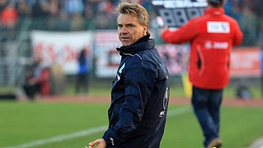 Wann stehen die Kickers wieder auf? Horst Steffen und sein Team stecken tief in der Krise.
