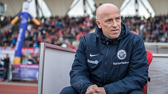 Gegen Mainz II unter Druck: Hansa-Trainer Karsten Baumann.