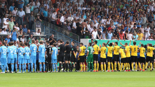 Das für den 5. Juli geplante Benefizspiel zwischen Chemnitz und Dresden wird zu einem späteren Zeitpunkt ausgetragen.